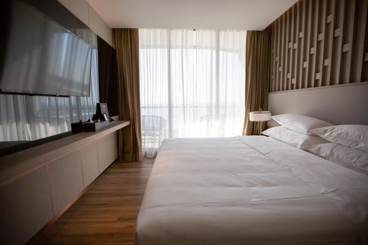 Symphony Of The Sea Hotel Bang Saen Exterior photo